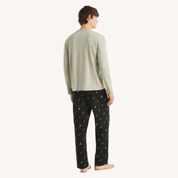 Long-Sleeve T-Shirt & Printed Fleece Pant Pajama Set