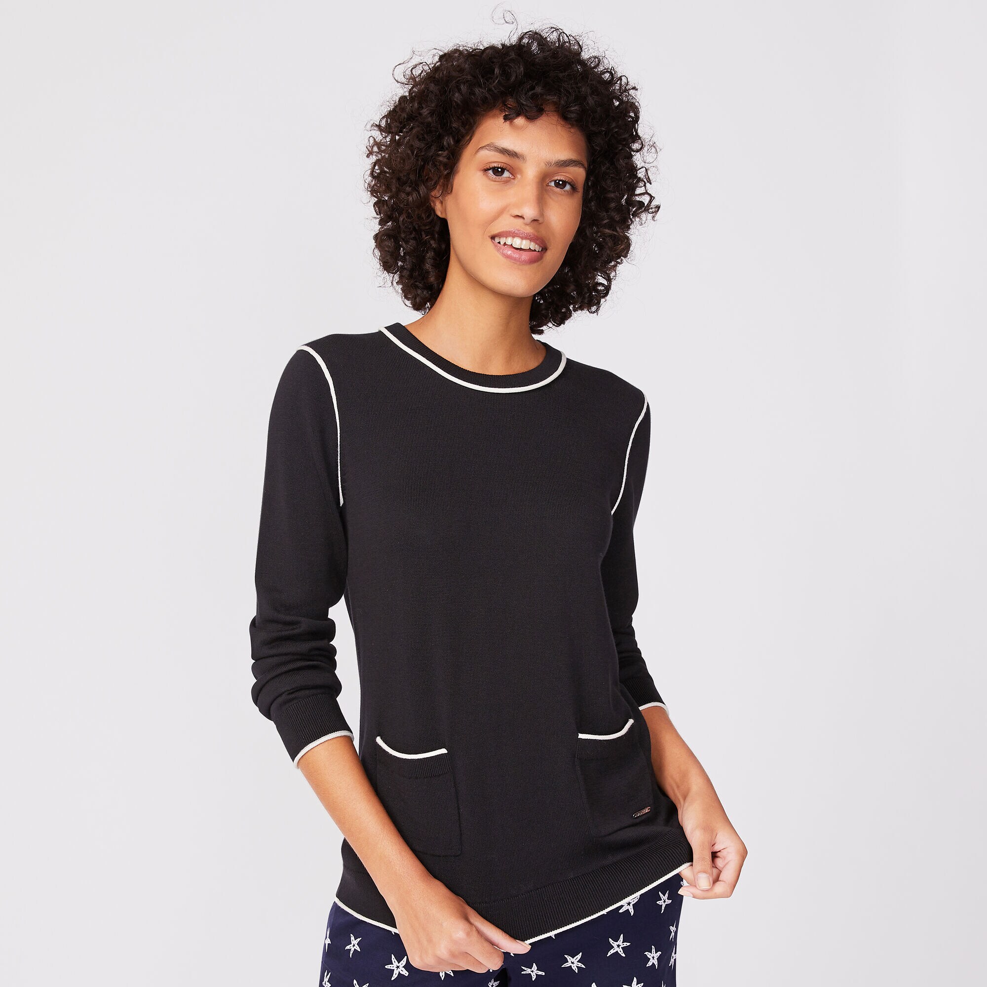 SUSTAINABLY CRAFTED CONTRAST SEAM CREWNECK SWEATER,True Black,large