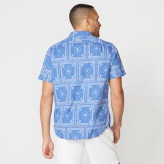 BANDANA PRINT SHORT SLEEVE SHIRT,Bolt Blue,large