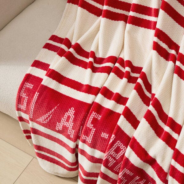 Apr&eacute;s Ski Red Stripe Full/Queen Blanket