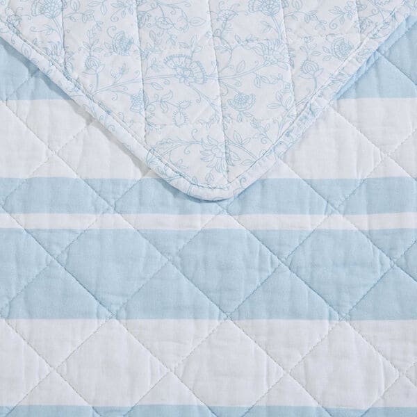 Seafront Stripe Blue Twin Quilt Set
