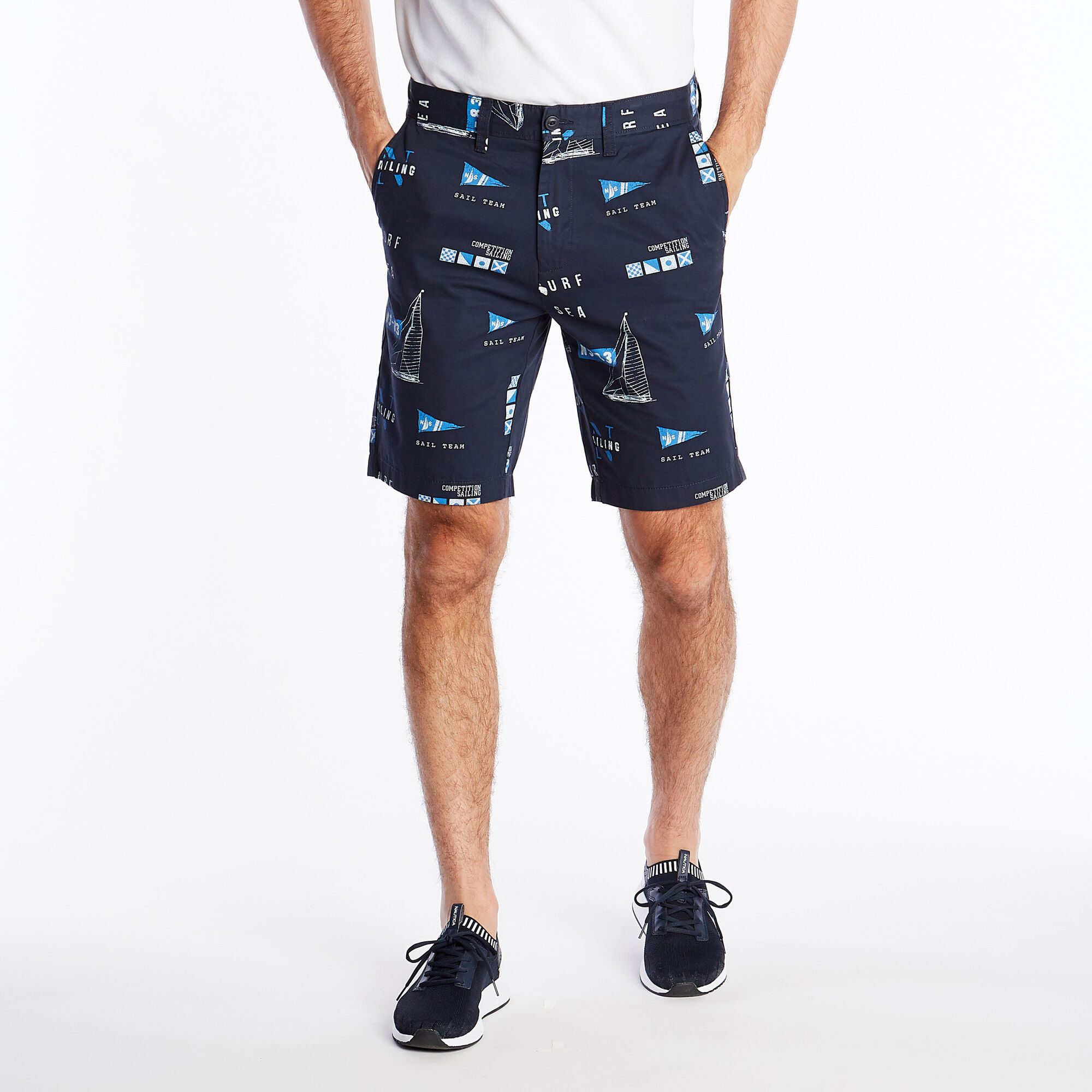 8.5" SLIM FIT SHORT IN SIGNAL FLAG PRINT,Navy,large