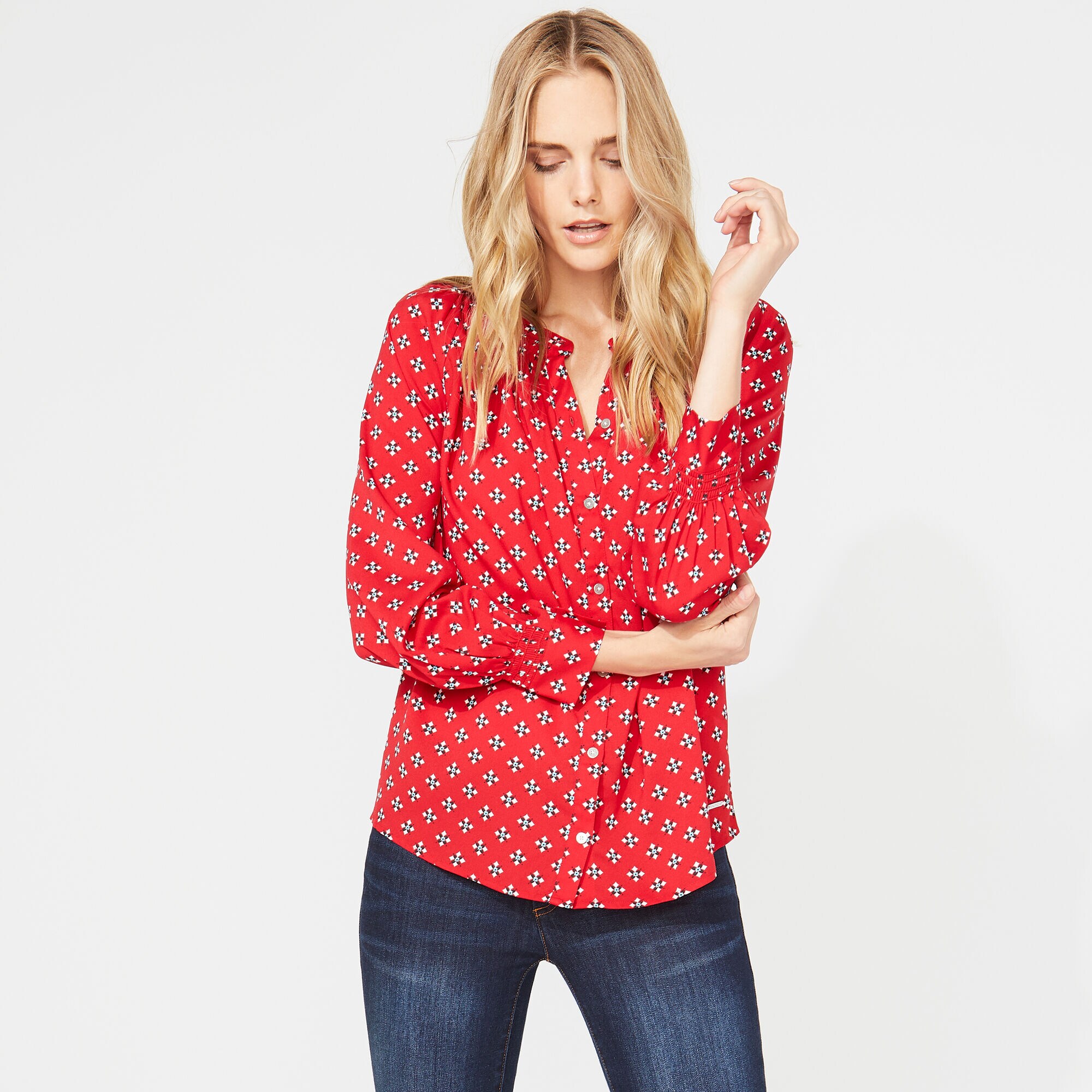 GEOMETRIC PRINT SMOCKED TOP,Cranberry,large