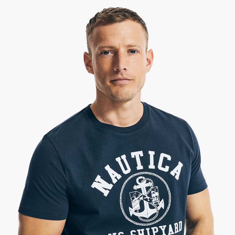 SUSTAINABLY CRAFTED NS-83 GRAPHIC T-SHIRT,Navy,large