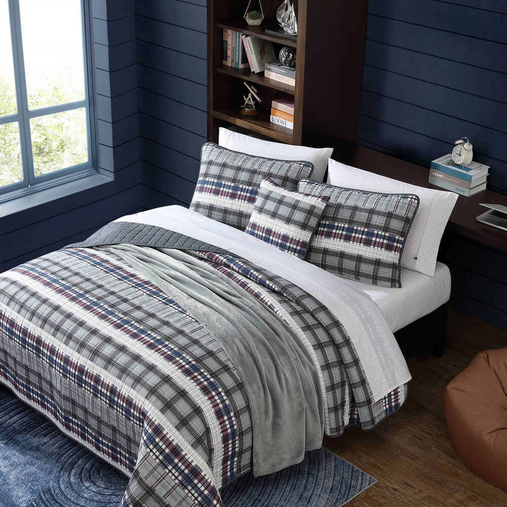 Marina Cove Grey Twin Reversible Quilt & Sham Bonus Set,Smoke,large
