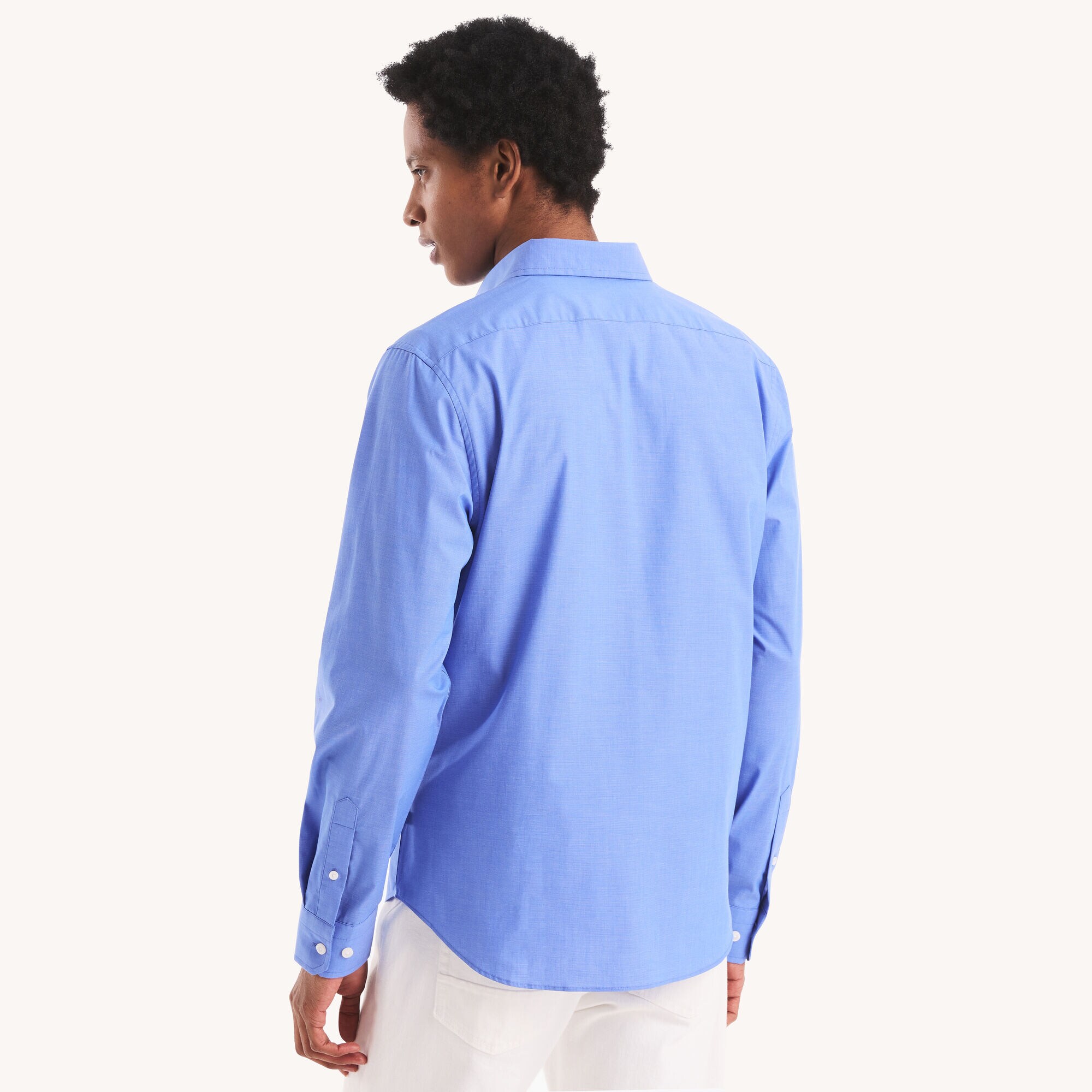 Nautica Men's Slim Fit Wrinkle-Resistant Solid Shirt Rolling River Wash, M