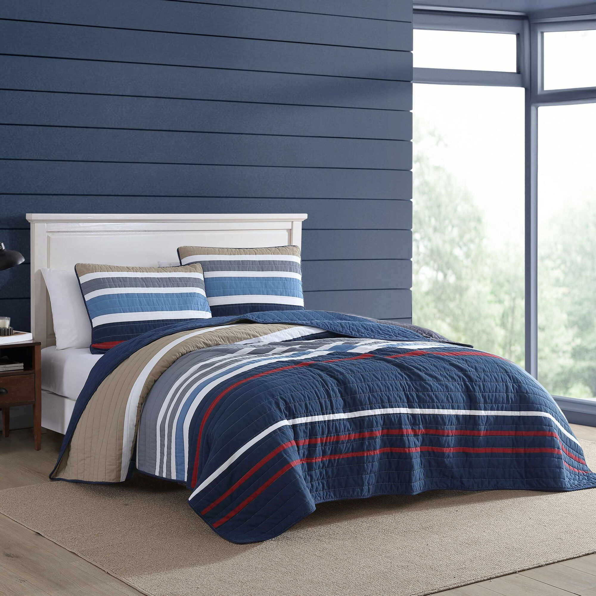 Bradford Navy King Quilt & Sham Set