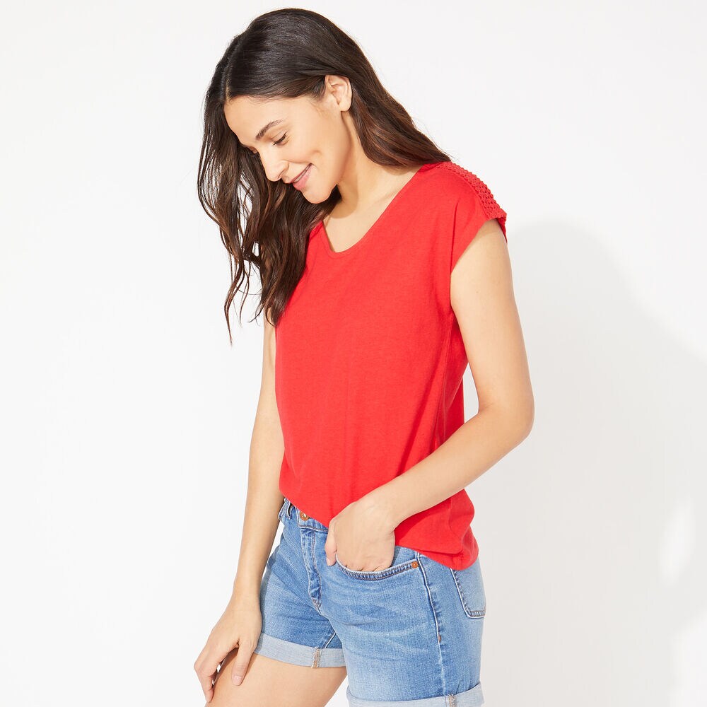CROCHET-TRIMMED V-NECK TOP,Tomales Red,large