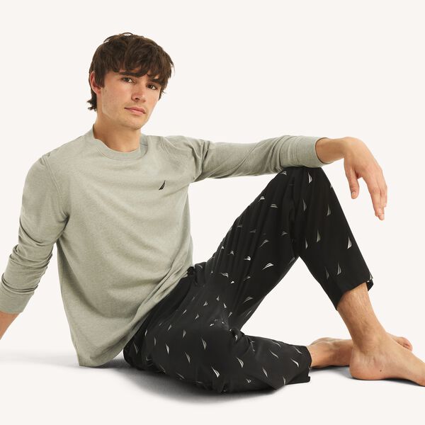 Long-Sleeve T-Shirt & Printed Fleece Pant Pajama Set
