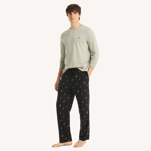 Long-Sleeve T-Shirt & Printed Fleece Pant Pajama Set