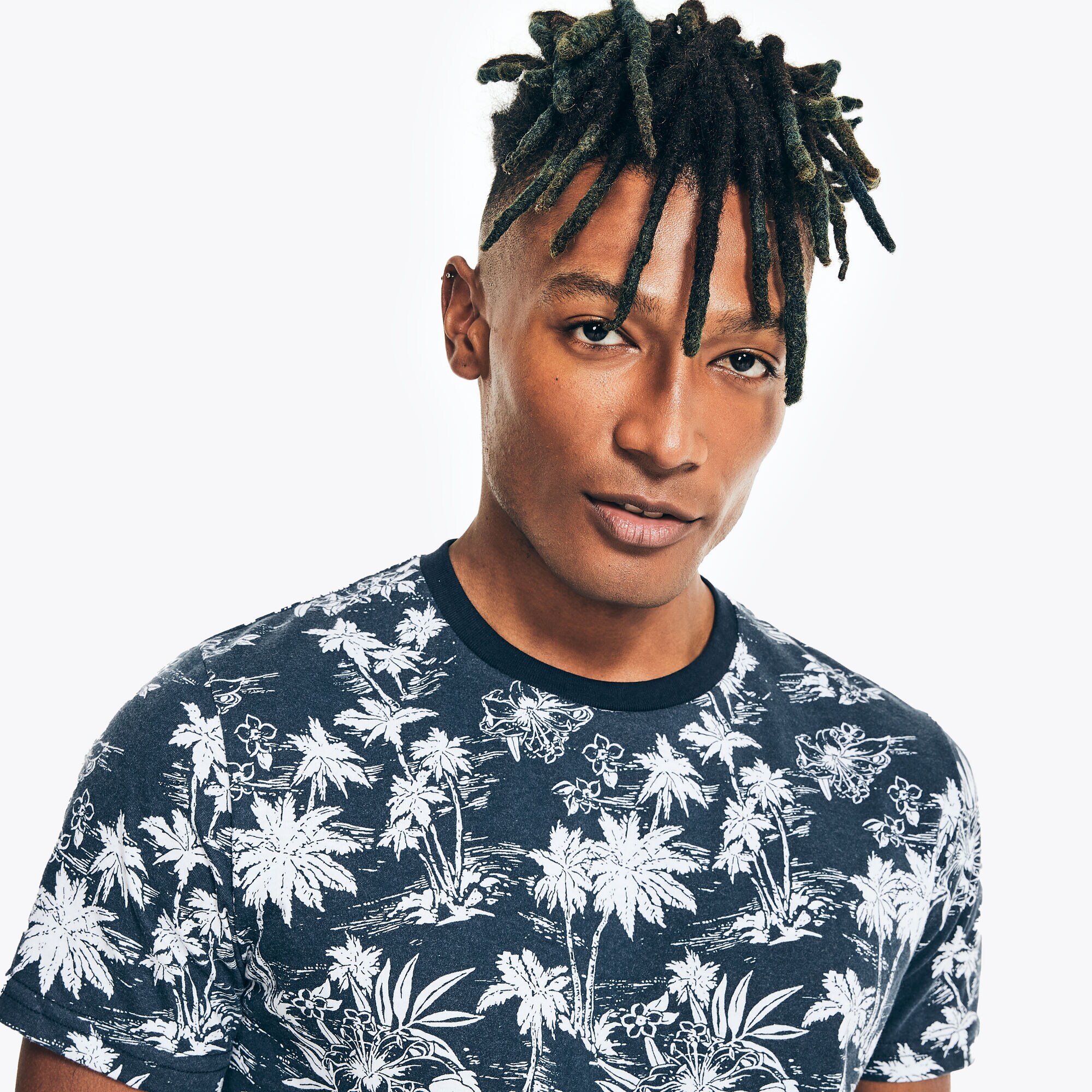 SUSTAINABLY CRAFTED PALM TREE PRINT GRAPHIC T-SHIRT,Navy,large