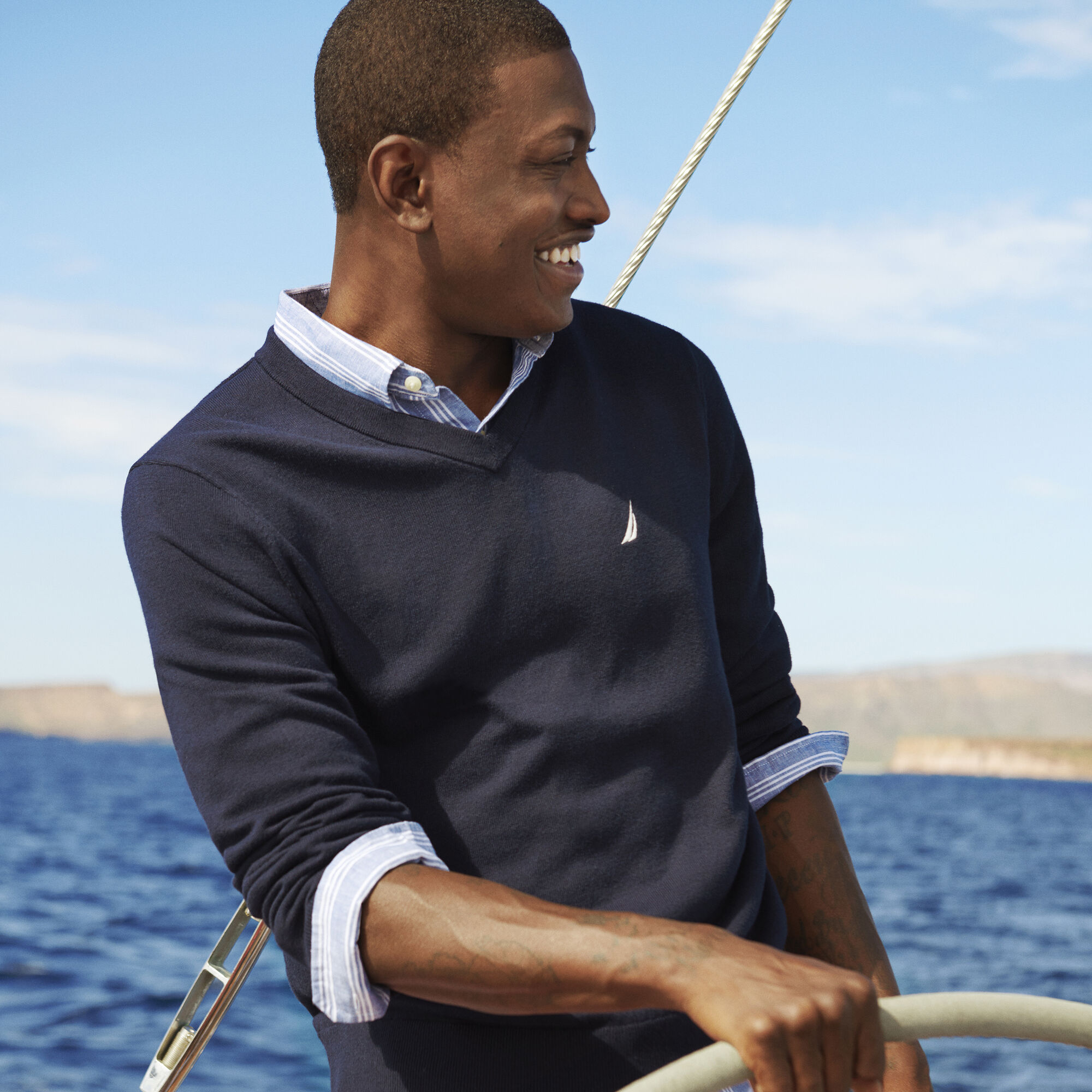 NAVTECH V-NECK SWEATER,Navy,large