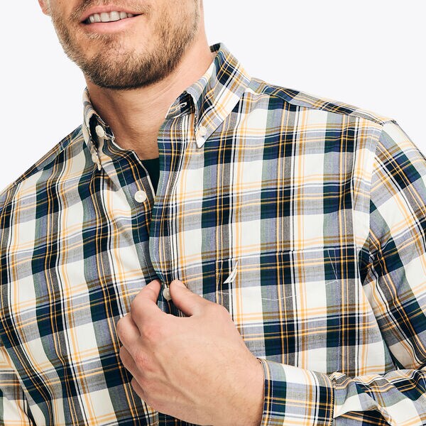 Classic Fit Wrinkle-Resistant Plaid Shirt